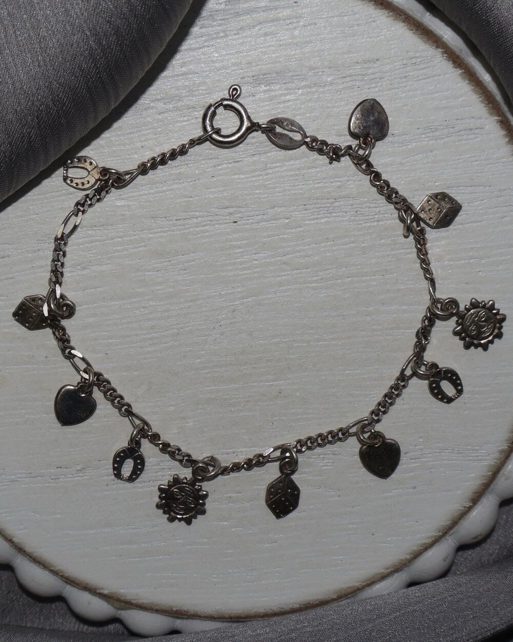 Vintage 925 Charm Bracelet ( horseshoes, dice, hearts, and suns) 5.2G / 7in